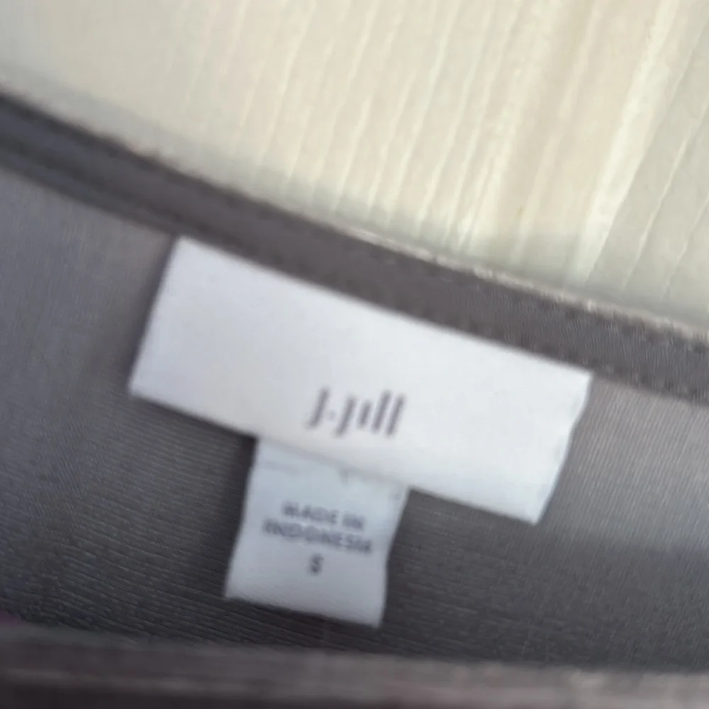 NWT J. Jill Pewter velour long sleeve boxy fit top size small - Picture 4 of 5